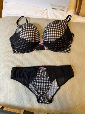 VS very sexy push-up lingerie gingham set